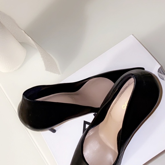 Shoes - Picture 4 of 4